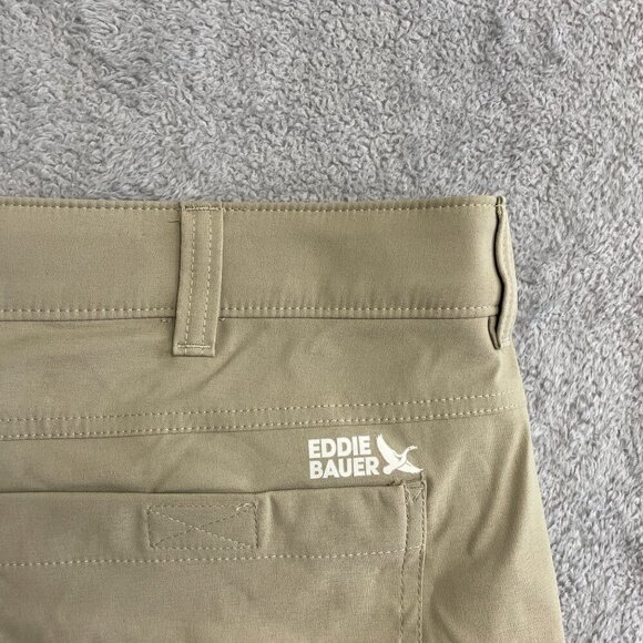 NWOT  Eddie Bauer Mens 38 Beige Cargo Shorts - Picture 6 of 7